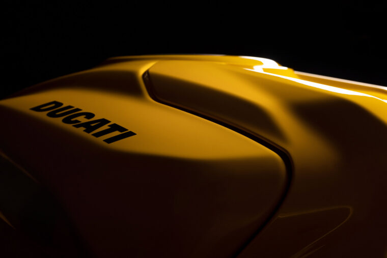 Ducati-Streetfighter-V2-S-2026-amarillo-detalles23