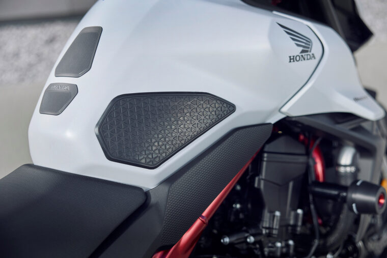 Honda-CB750-Hornet-2025 - 32