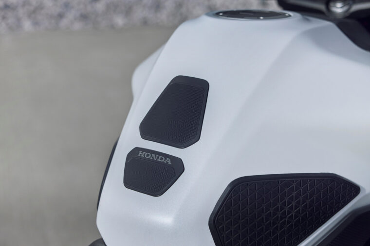 Honda-CB750-Hornet-2025 - 33