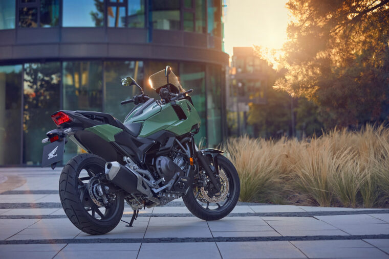 Honda-NC750X-2025-accion1