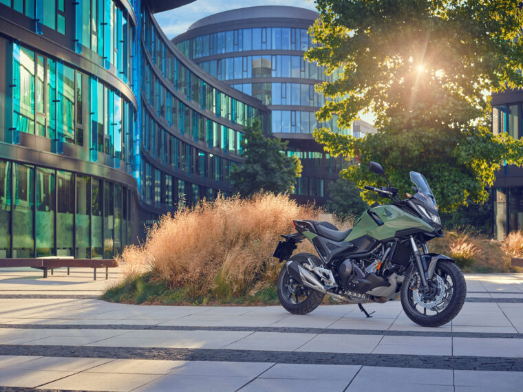Honda-NC750X-2025-accion9