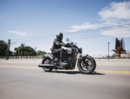 Indian Scout Sixty Bobber 2025 accion2