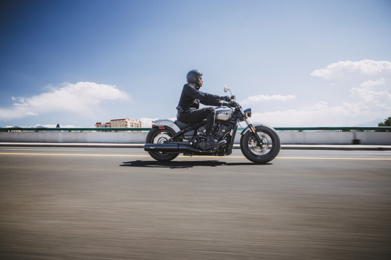 Indian-Scout-Sixty-Bobber-2025-accion3