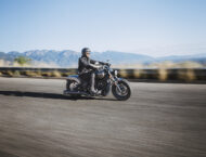 Indian Scout Sixty Bobber 2025 accion6