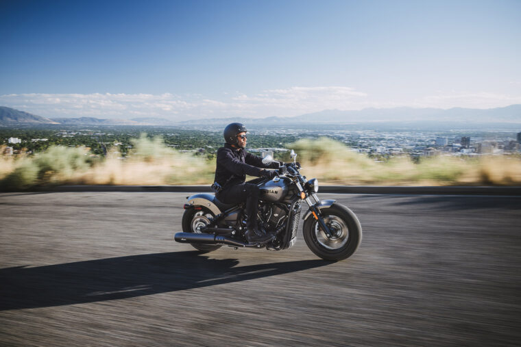 Indian-Scout-Sixty-Bobber-2025-accion7