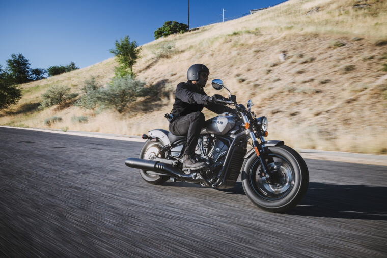 Indian Scout Sixty Bobber 2025 accion9