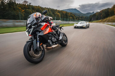 KTM 1390 Super Duke GT 2025 accion110