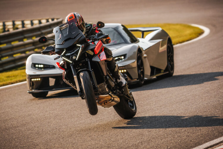 KTM-1390-Super-Duke-GT-2025-accion14