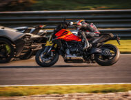 KTM 1390 Super Duke GT 2025 accion29