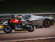 KTM 1390 Super Duke GT 2025 accion31