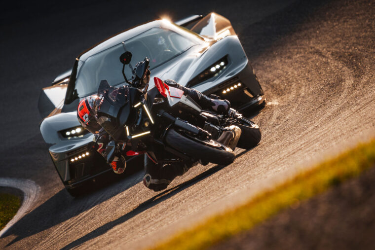 KTM-1390-Super-Duke-GT-2025-accion37