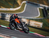 KTM 1390 Super Duke GT 2025 accion4