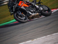KTM 1390 Super Duke GT 2025 accion6
