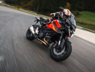 KTM 1390 Super Duke GT 2025 accion70