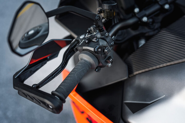KTM-1390-Super-Duke-GT-2025-detalles13