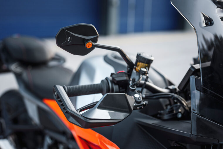 KTM-1390-Super-Duke-GT-2025-detalles14