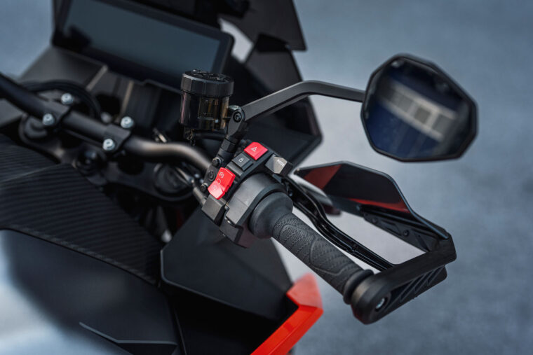 KTM-1390-Super-Duke-GT-2025-detalles17