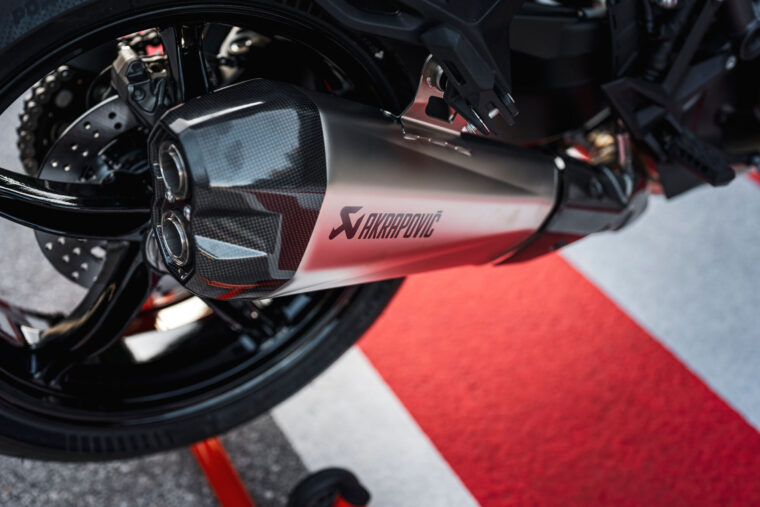 KTM-1390-Super-Duke-GT-2025-detalles18