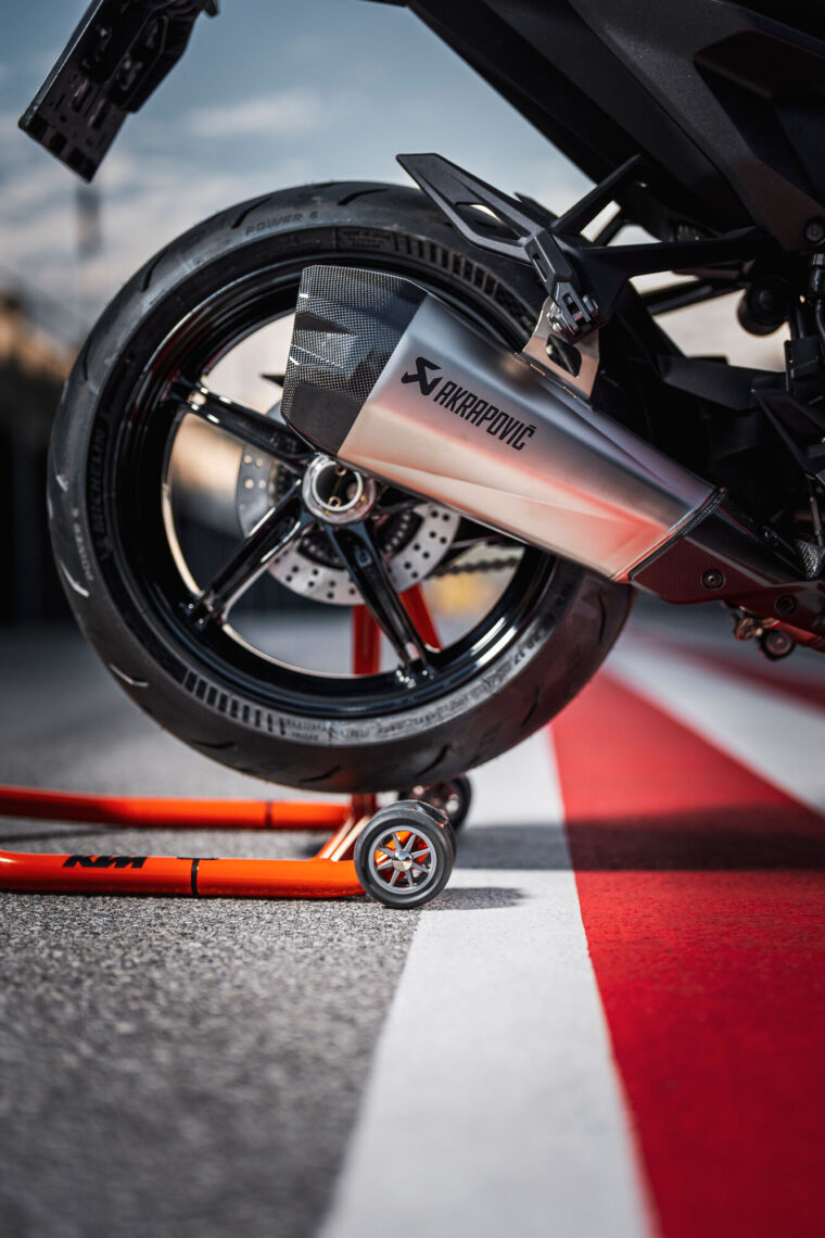 KTM-1390-Super-Duke-GT-2025-detalles19