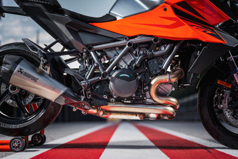 KTM-1390-Super-Duke-GT-2025-detalles21