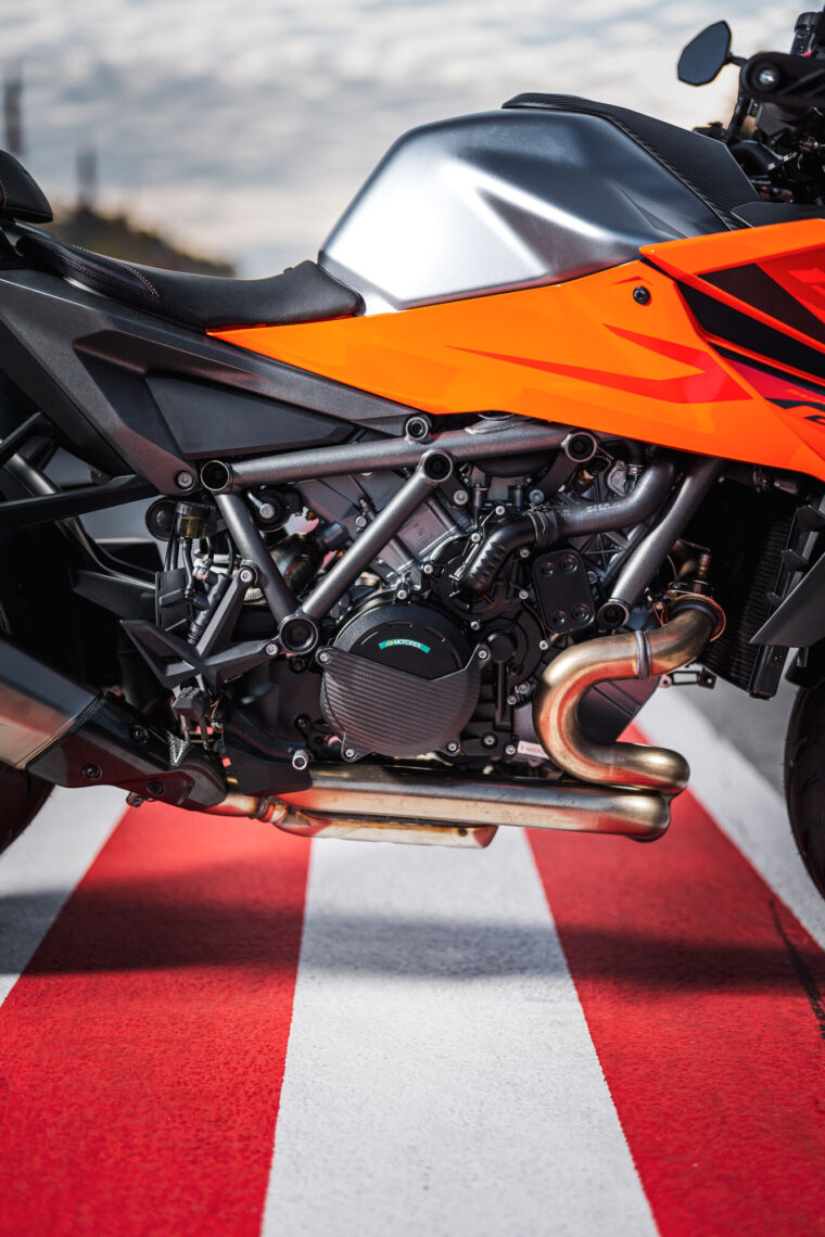 KTM-1390-Super-Duke-GT-2025-detalles22