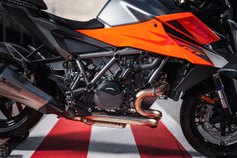 KTM-1390-Super-Duke-GT-2025-detalles23