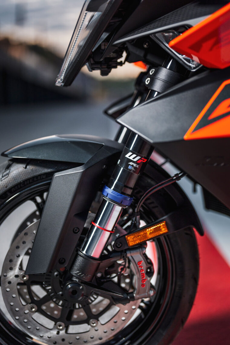 KTM-1390-Super-Duke-GT-2025-detalles28