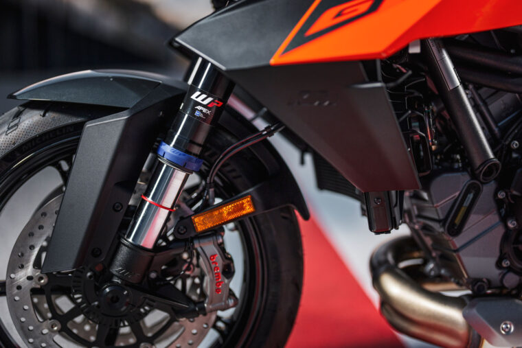 KTM-1390-Super-Duke-GT-2025-detalles29