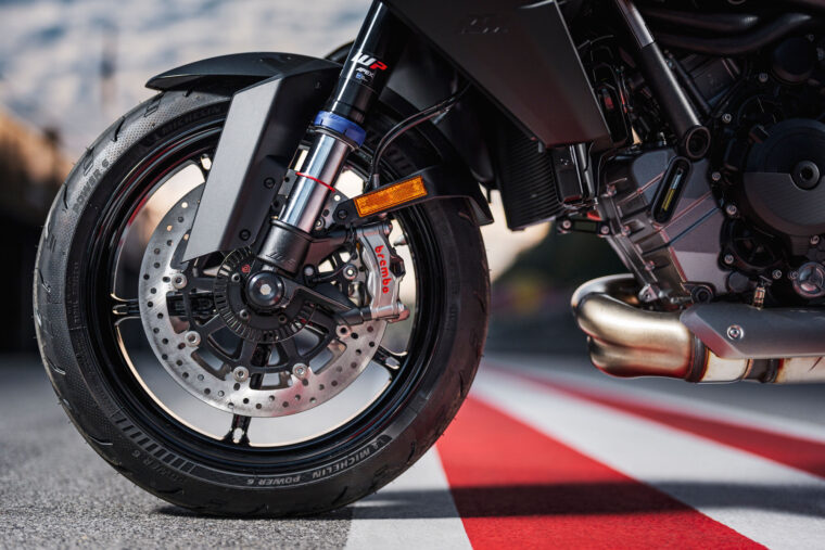 KTM-1390-Super-Duke-GT-2025-detalles30