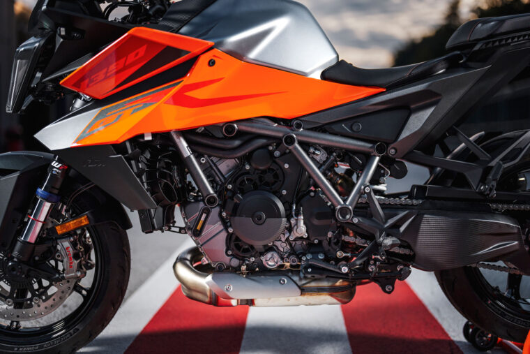 KTM-1390-Super-Duke-GT-2025-detalles31