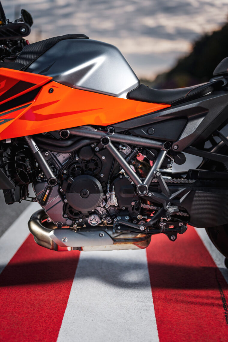 KTM-1390-Super-Duke-GT-2025-detalles32