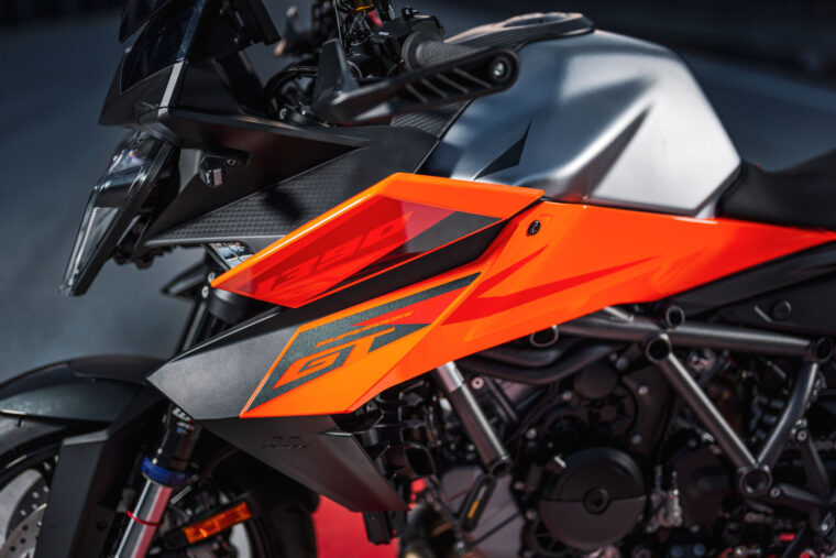 KTM-1390-Super-Duke-GT-2025-detalles33