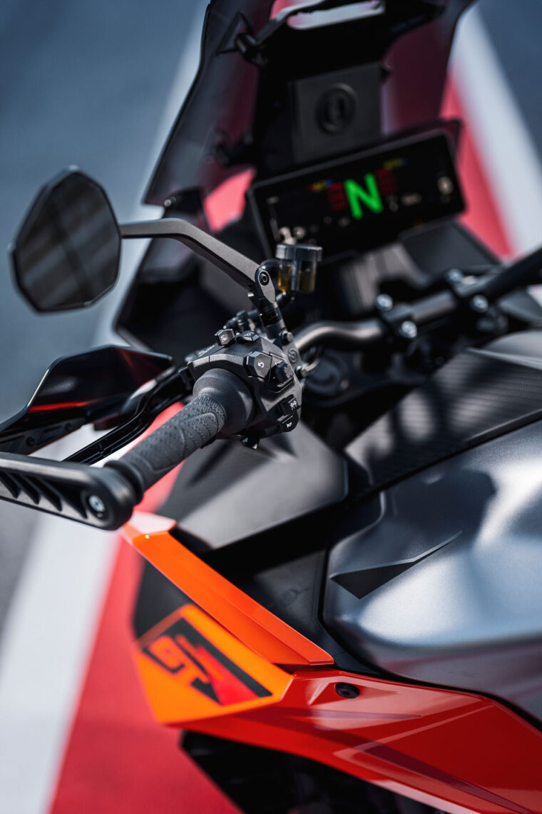 KTM-1390-Super-Duke-GT-2025-detalles36