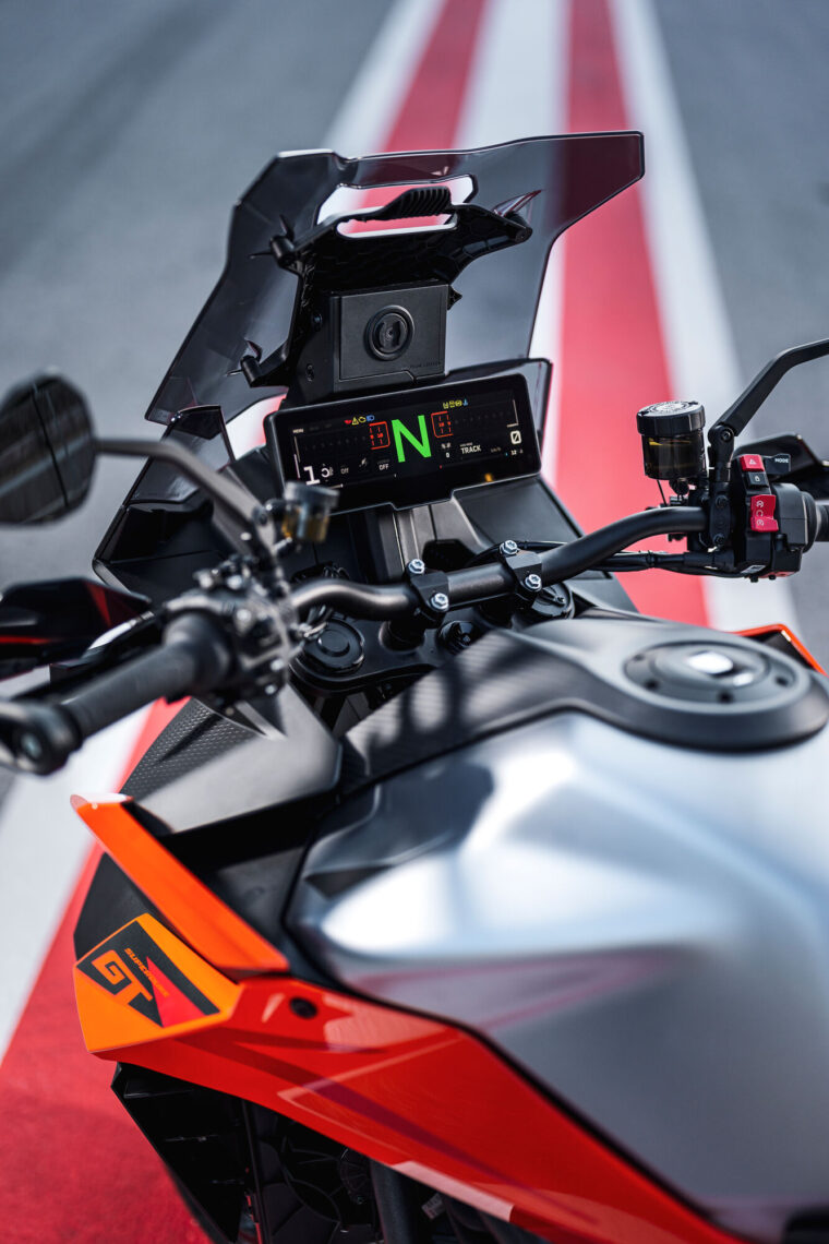 KTM-1390-Super-Duke-GT-2025-detalles38