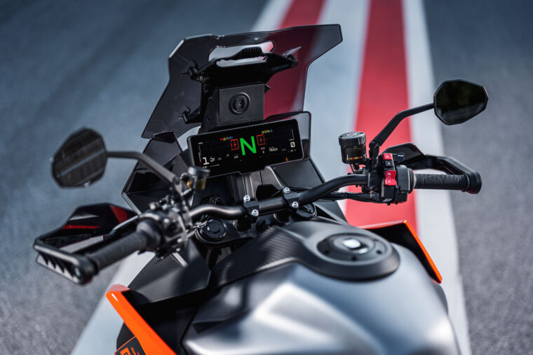 KTM-1390-Super-Duke-GT-2025-detalles39