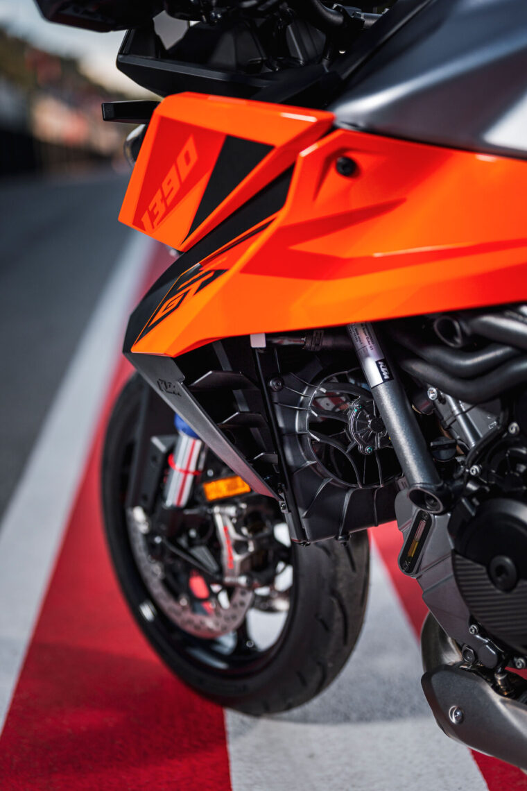 KTM-1390-Super-Duke-GT-2025-detalles41