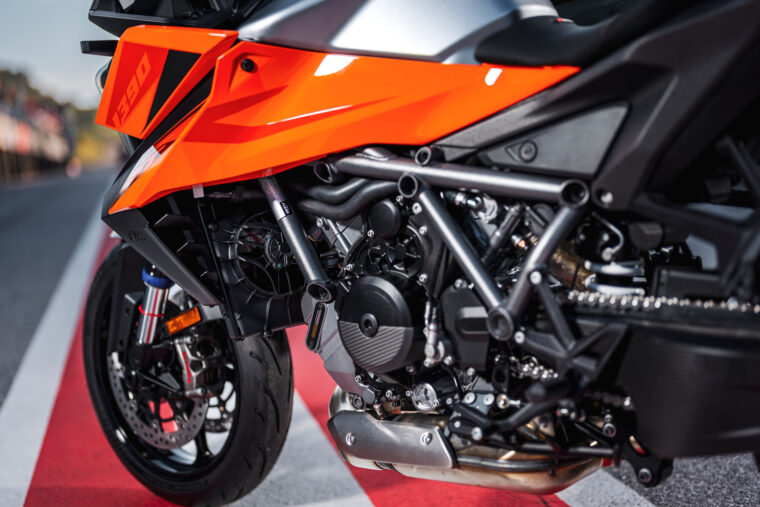 KTM-1390-Super-Duke-GT-2025-detalles42