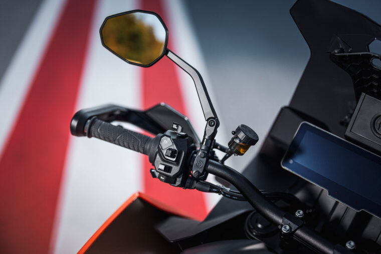 KTM-1390-Super-Duke-GT-2025-detalles45