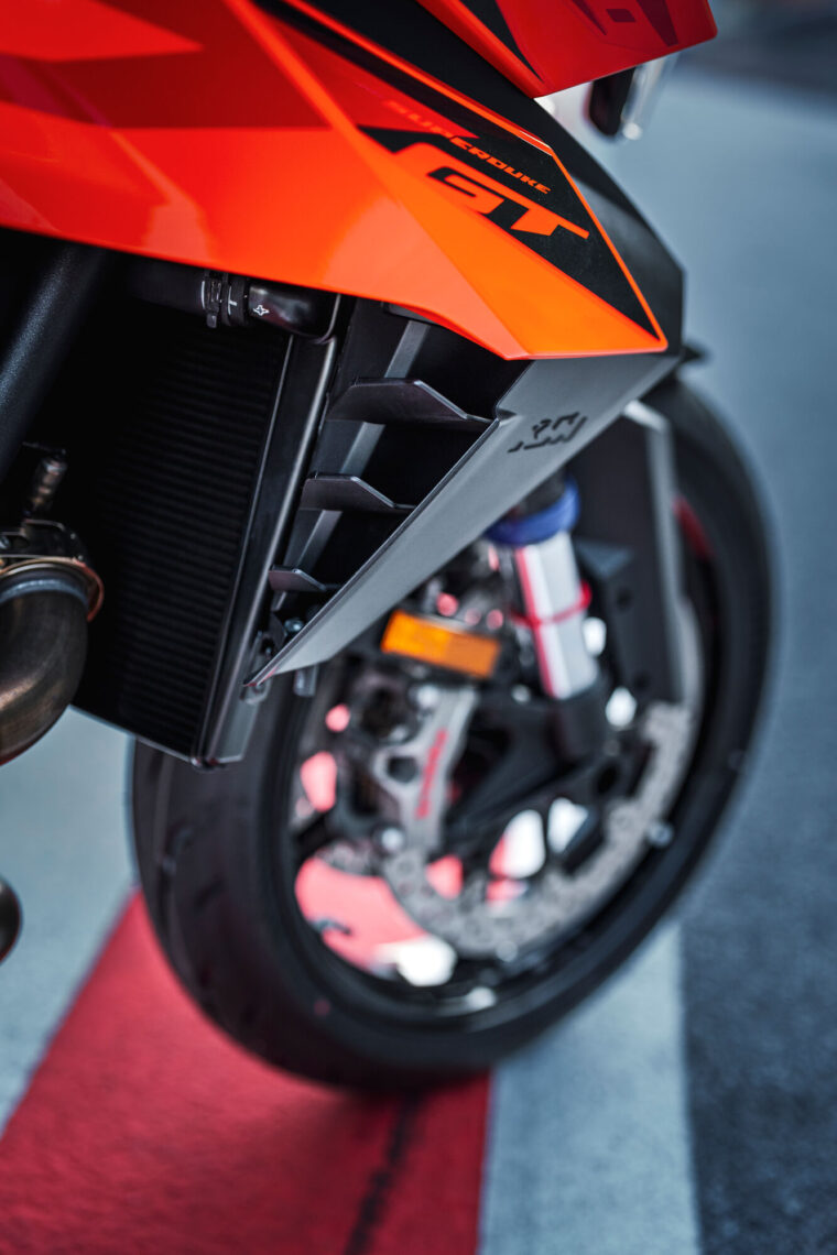 KTM-1390-Super-Duke-GT-2025-detalles48