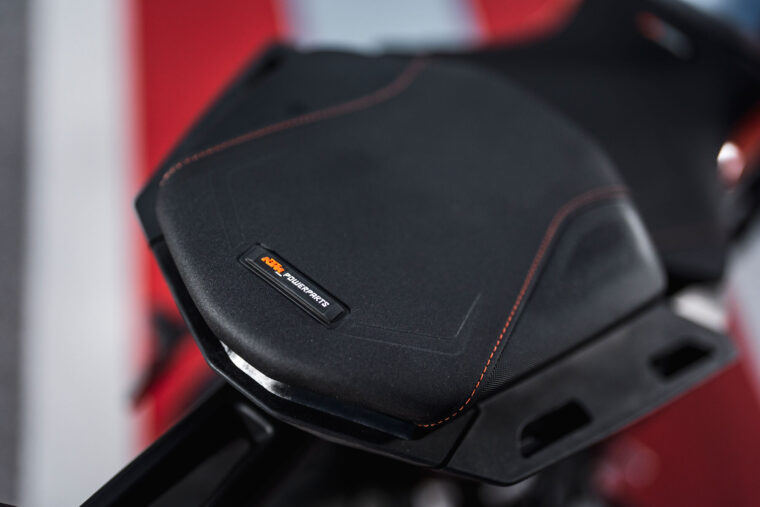 KTM-1390-Super-Duke-GT-2025-detalles50