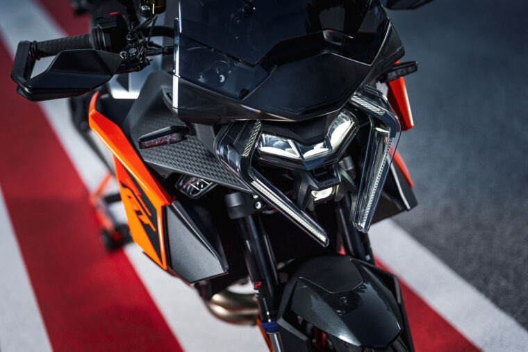 KTM-1390-Super-Duke-GT-2025-detalles57