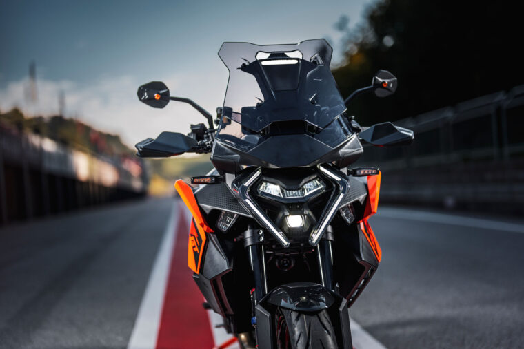 KTM-1390-Super-Duke-GT-2025-detalles58