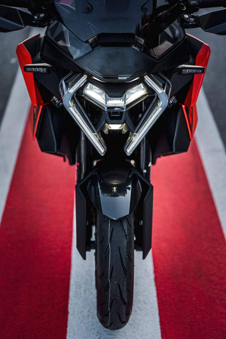 KTM-1390-Super-Duke-GT-2025-detalles60
