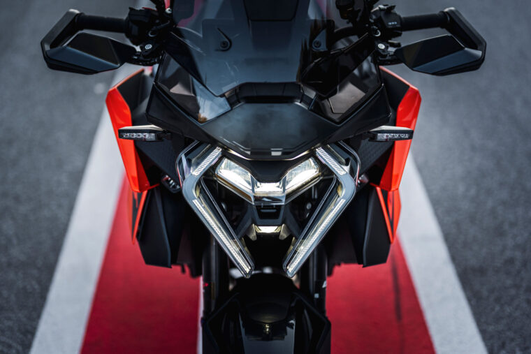KTM-1390-Super-Duke-GT-2025-detalles61