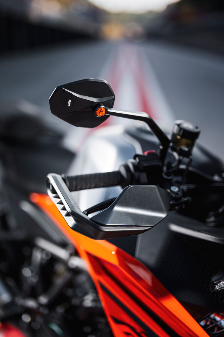 KTM-1390-Super-Duke-GT-2025-detalles64