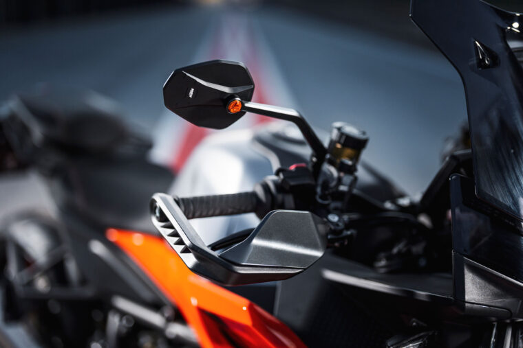 KTM-1390-Super-Duke-GT-2025-detalles65