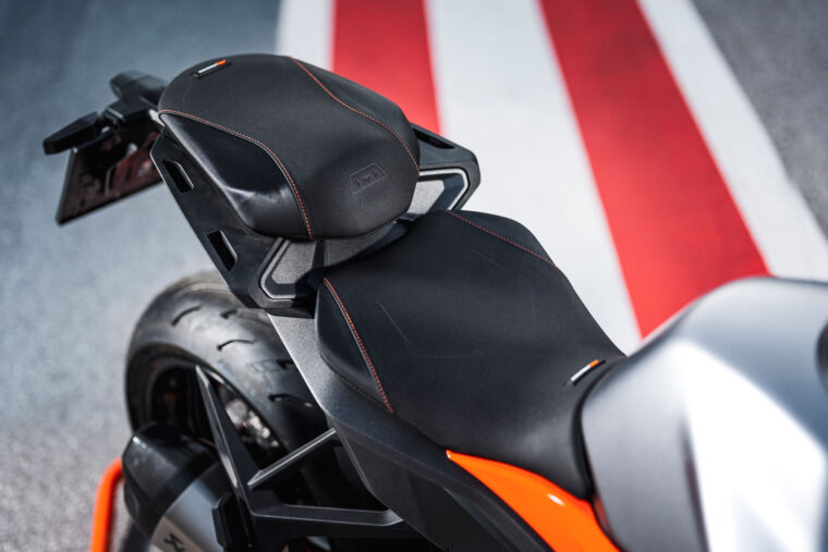 KTM-1390-Super-Duke-GT-2025-detalles66
