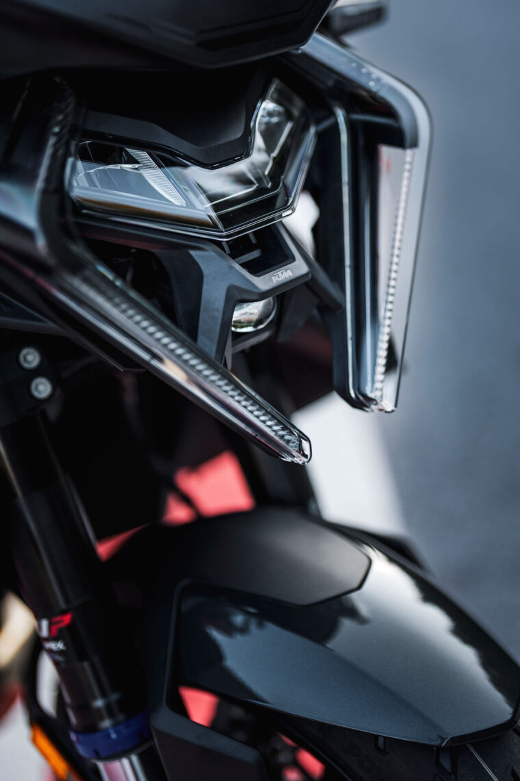 KTM-1390-Super-Duke-GT-2025-detalles69