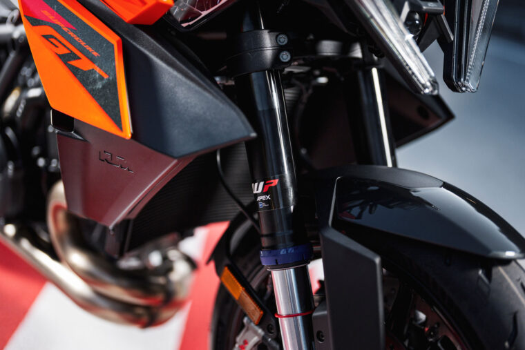 KTM-1390-Super-Duke-GT-2025-detalles71