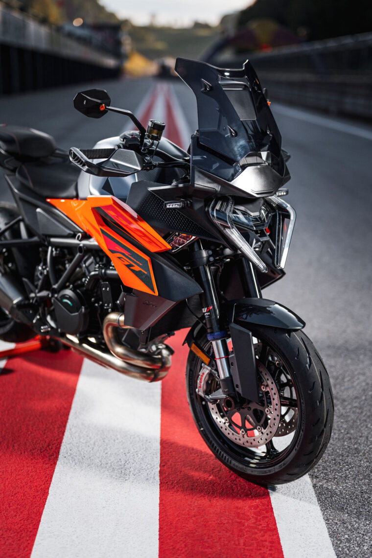 KTM 1390 Super Duke GT 2025 detalles74